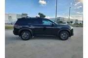 $25511 : Nissan Pathfinder 2022 SV 4d thumbnail