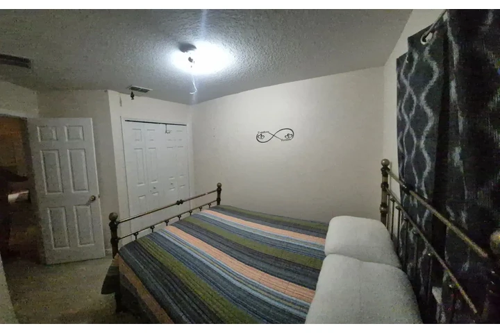 $650 : SE RENTA CUARTO image 2