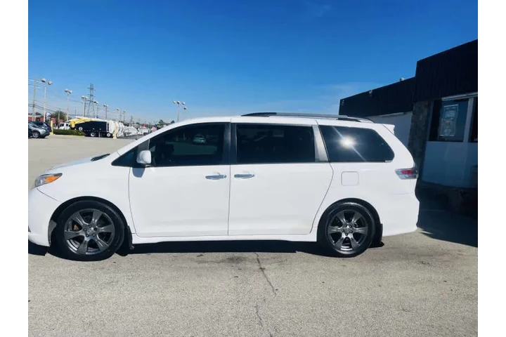 $11850 : 2017 Sienna SE 8-Passenger image 4