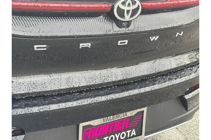 $31870 : Toyota Crown 2023 AWD XLE 4d image 6