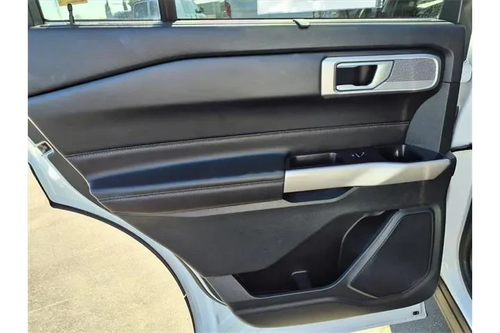 $28820 : Ford Explorer 2023 AWD Limit image 7