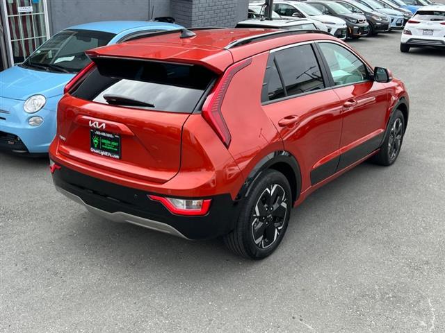 $25900 : Used 2023 Niro EV Wind for sa image 7