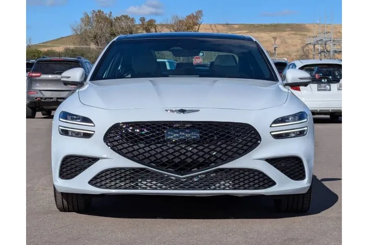 $28975 : 2023 Genesis G70 3.3T Standard image 7