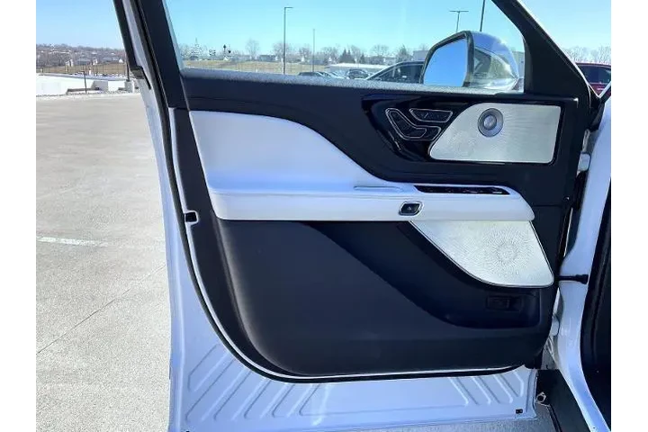 $26550 : Lincoln Aviator 2020 AWD Bla image 10