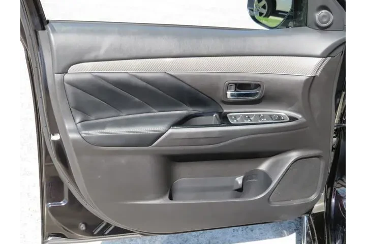 $24852 : Mitsubishi Outlander PHEV 20 image 9