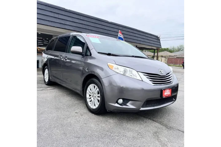 $16999 : 2015 Sienna XLE 8-Passenger image 6