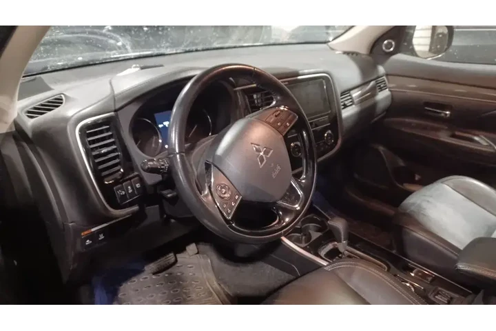 $13373 : Mitsubishi Outlander 2019 AW image 4