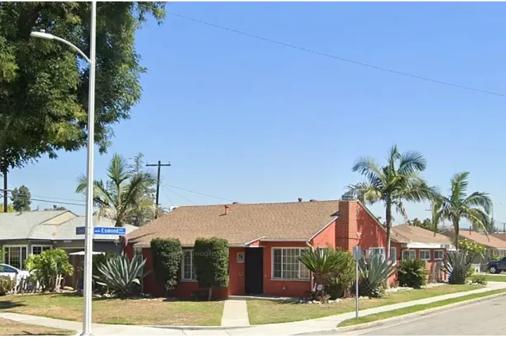 $1550 : 2 BEDROOM HOUSE GARAGE PARKING image 1