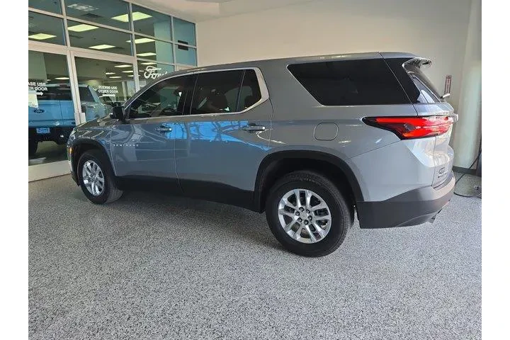 $27599 : Chevrolet Traverse 2023 LS 4 image 2