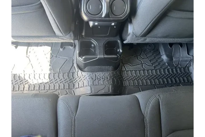 $24500 : Jeep Wrangler Unlimited 2021 image 10