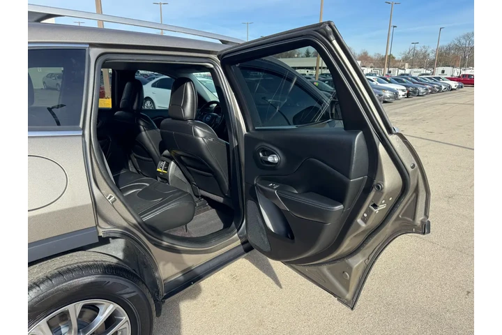 $8980 : 2019 Cherokee Latitude Plus image 9