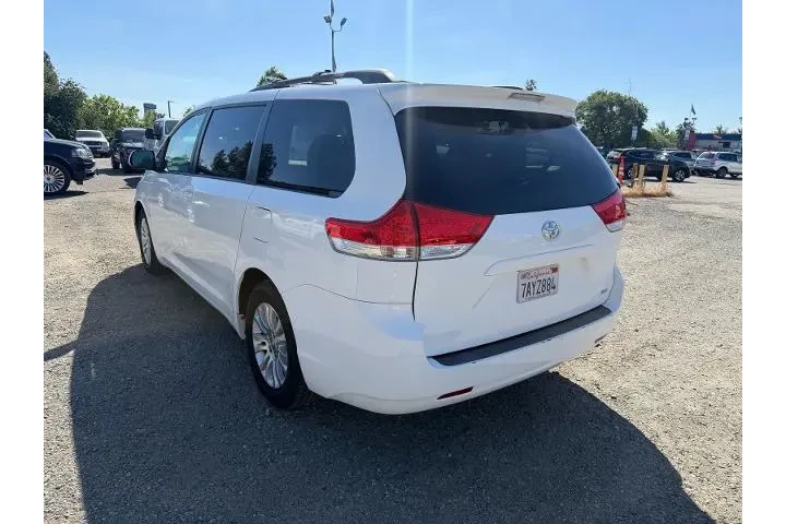 $13000 : Toyota Sienna 2013 XLE 7-Pas image 3
