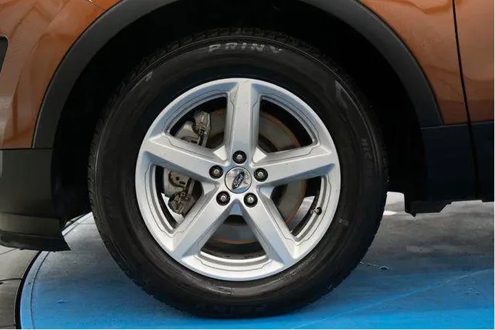 $14463 : Ford Explorer 2017 XLT 4dr S image 2