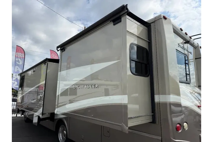 $68500 : 2017 Winnebago Sightseer 35G image 10