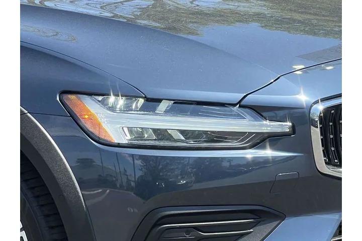 $27000 : Volvo V60 Cross Country 2020 image 7