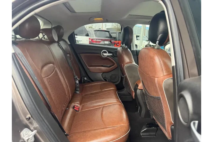 2016 FIAT 500X Lounge image 10