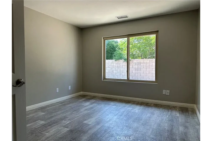 $1500 : Beautifully updated 3-bed, 2-b image 5