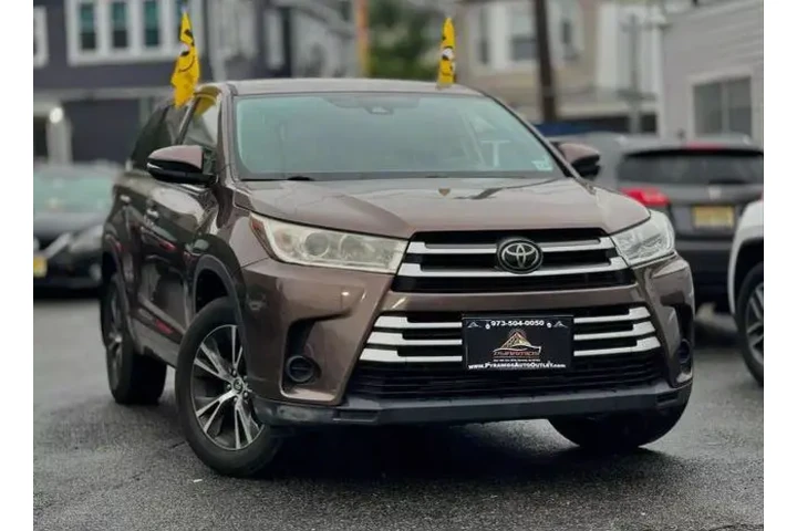 2018 TOYOTA HIGHLANDER2018 TO image 3