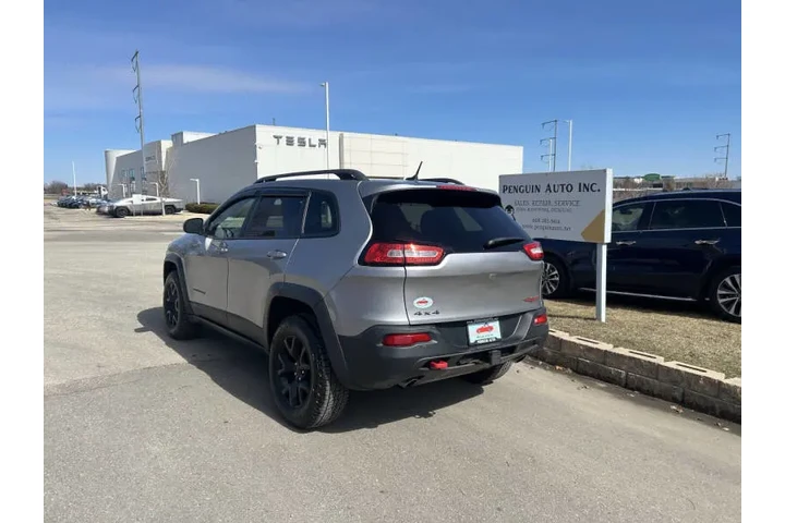 $9990 : 2015 Cherokee Trailhawk image 4