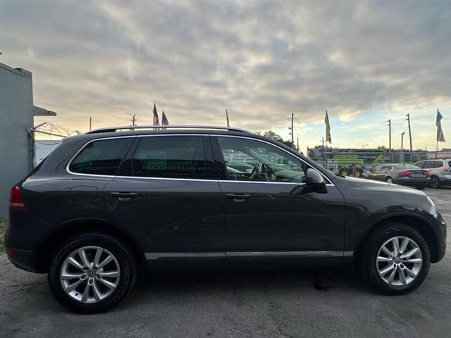 $7850 : 2013 Touareg VR6 Sport image 7