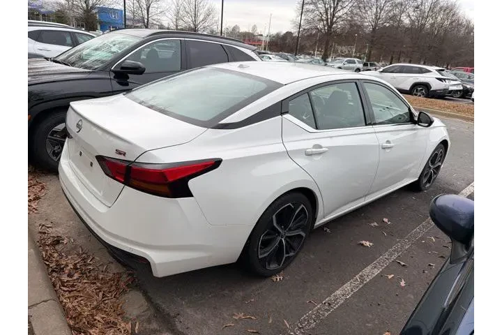 $21124 : Nissan Altima 2024 2.5 SR 4d image 8