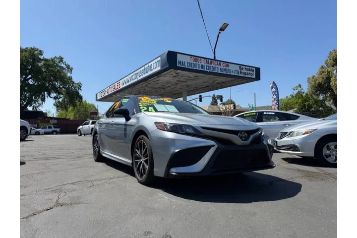 2024 Camry SE Nightshade image 4
