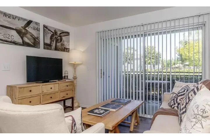 $1785 : Apartments for rent image 10