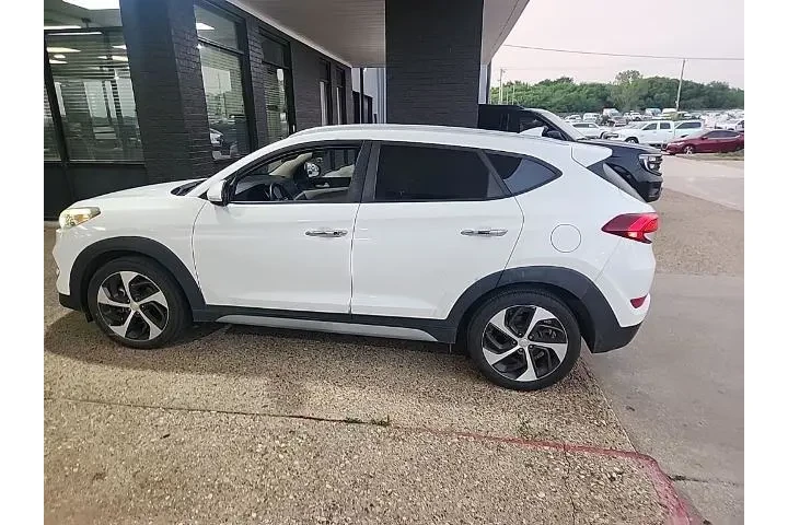 $13226 : Hyundai TUCSON 2017 Night 4d image 6