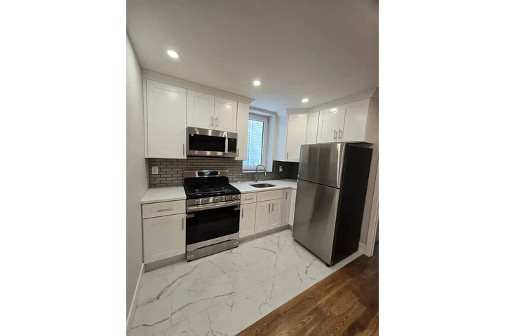 $1000 : Se renta apartamento amplio. image 1