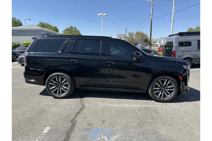 $68495 : 2022 Escalade Sport image 6
