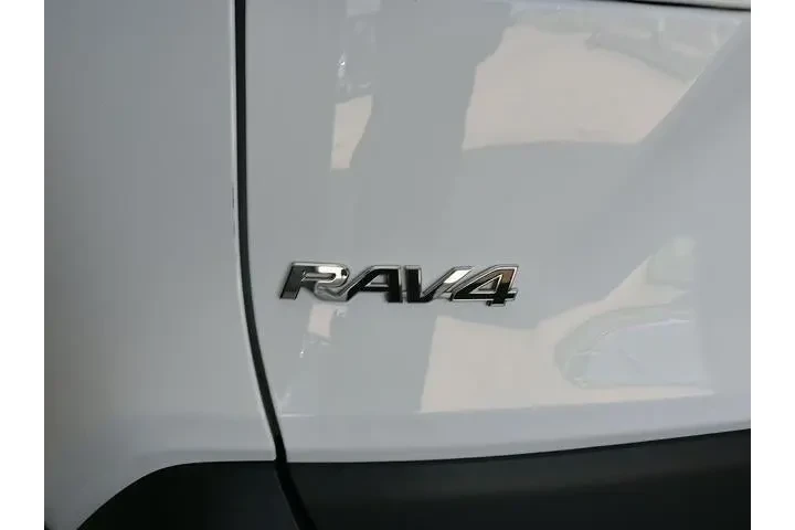 $28595 : Toyota RAV4 2024 XLE 4dr SUV image 5