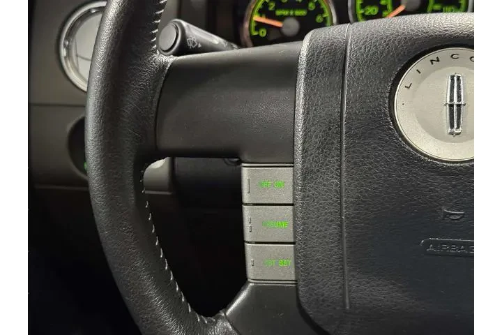 $39995 : Lincoln Mark LT 2007 4dr Sup image 10