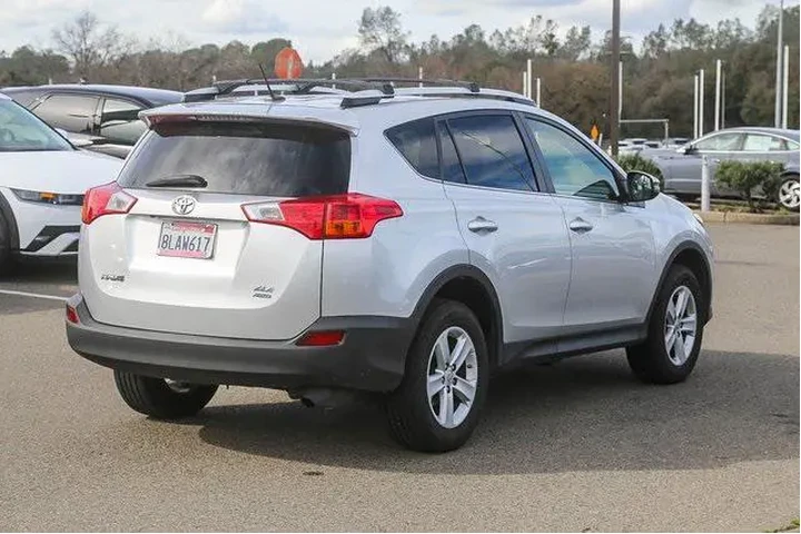 $17991 : Toyota RAV4 2014 AWD XLE 4dr image 4