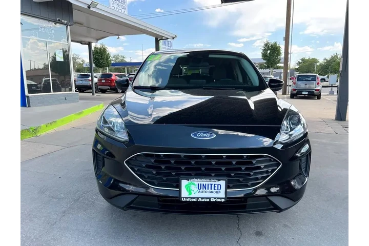 2022 Escape SE AWD image 2