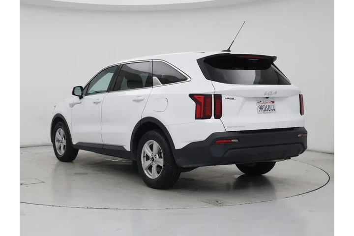 $22998 : Kia Sorento 2023 LX 4dr SUV image 2