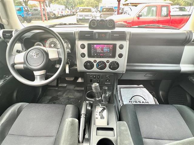 $14950 : 2008 TOYOTA FJ CRUISER image 10