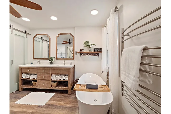 $2400 : Spacious & quiet neighborhood image 7