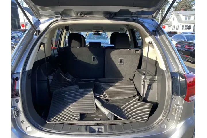 $14999 : Mitsubishi Outlander 2020 ES image 5