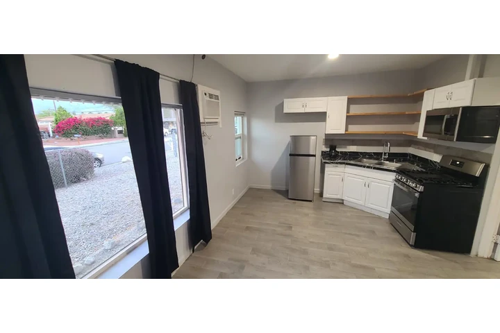 $1500 : Apartmento Desert Hot Springs image 1