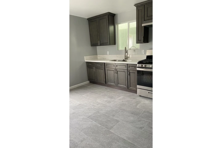 $2000 : En Renta Casa Pequena-Parejas image 4