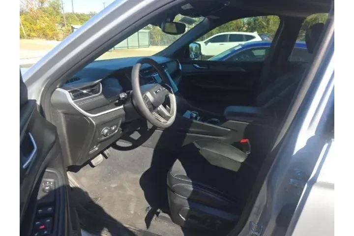 $33714 : Jeep Grand Cherokee L 2024 4 image 6