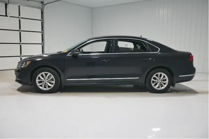 $12000 : Volkswagen Passat 2017 1.8T image 8
