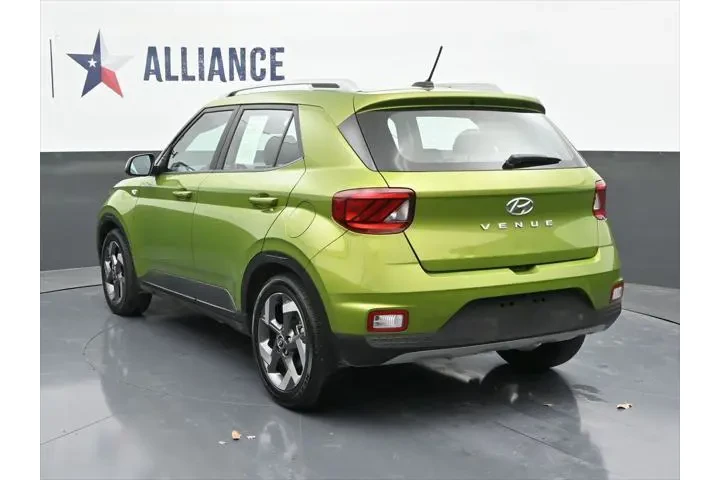 $19998 : Hyundai VENUE 2024 SEL 4dr C image 5