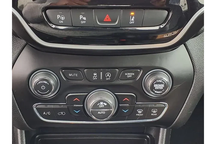 $11900 : Jeep Cherokee 2019 4x4 Limit image 8