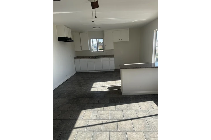 $2300 : Apartamento de Renta image 2