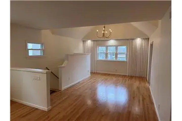 $5400 : Rental property with 4 bedro image 4