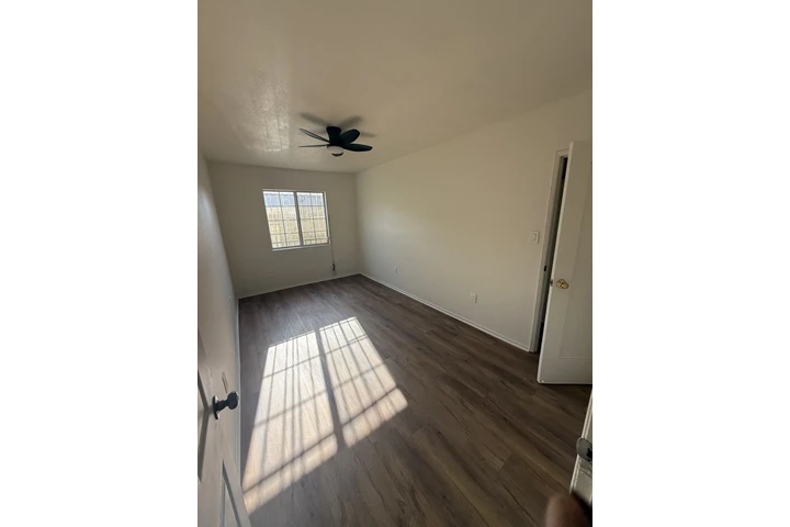 $1200 : Se renta cuarto image 1