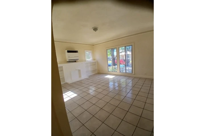 $1950 : 1 BEDROOM 1 BATHY image 4