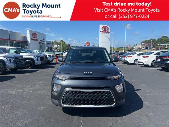 $17991 : PRE-OWNED 2022 KIA SOUL LX image 2