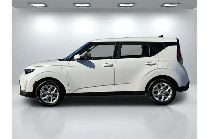 $17500 : Kia Soul 2024 LX 4dr Crossov image 2